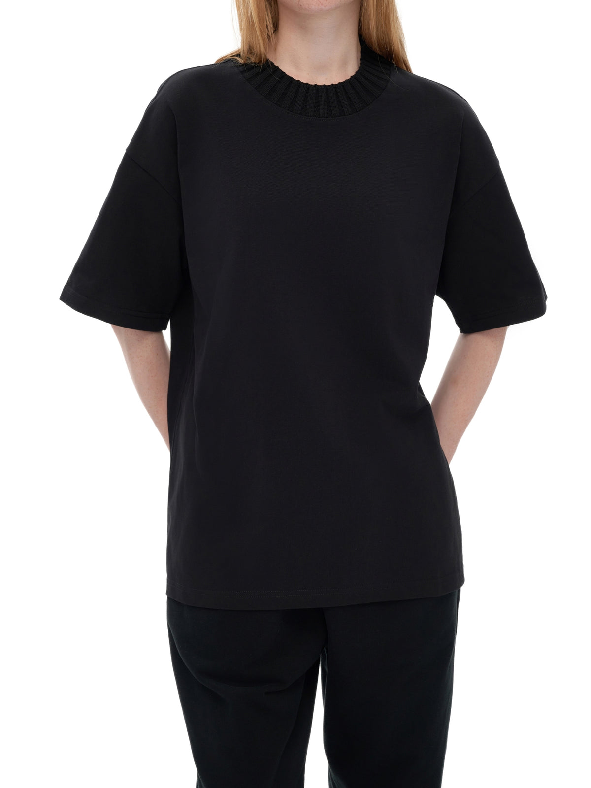 Unisex heavyweight knitted crewneck T-shirt in Black – front fit view