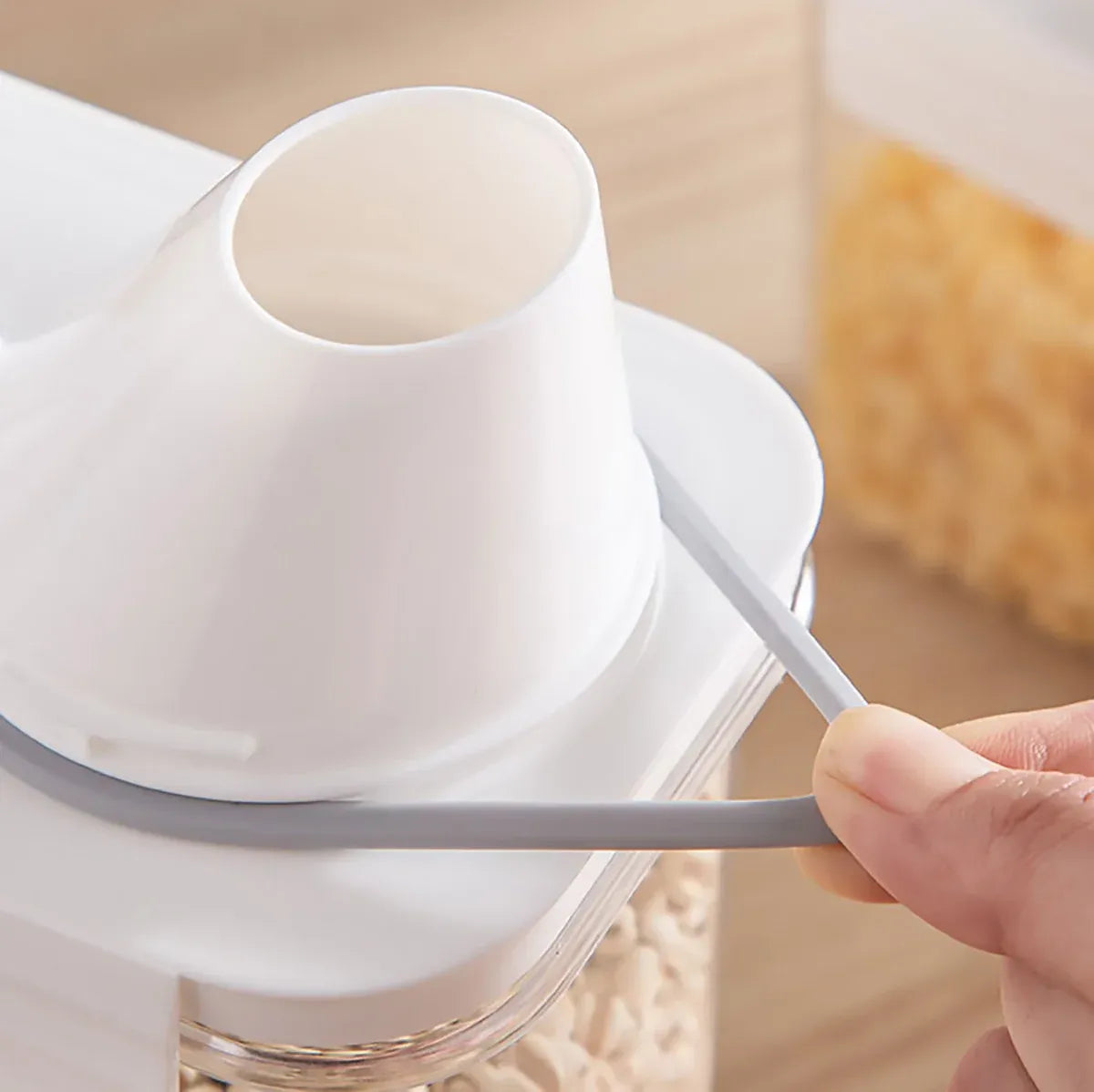 Sealed Household Grain Storage Box Transparent Rice Bucket Kitchen Storage - 2900ml — product photo 13