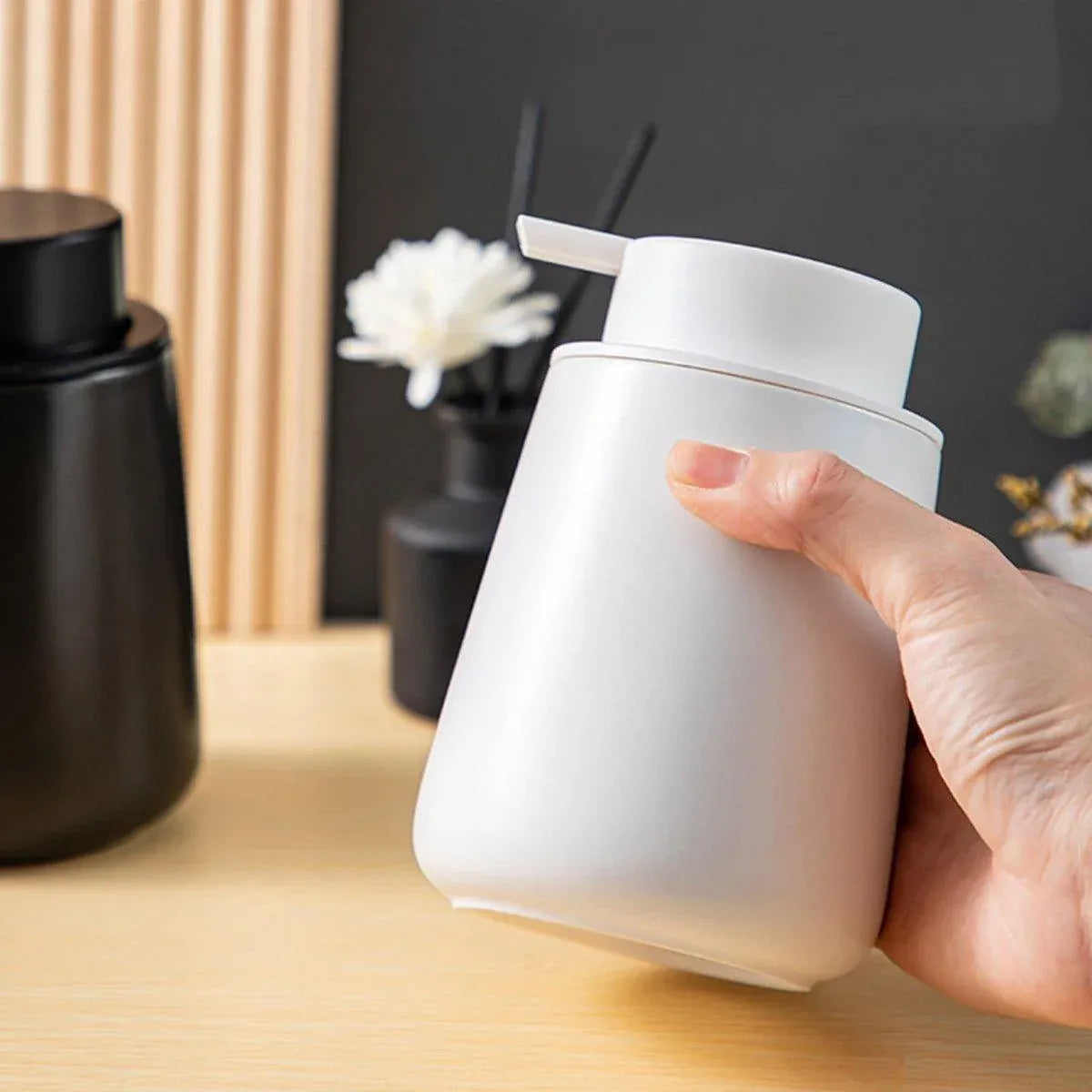 400ML Ceramic Stoneware Soap Dispenser Modern Design Lotion Pump Manual Bathroom - White