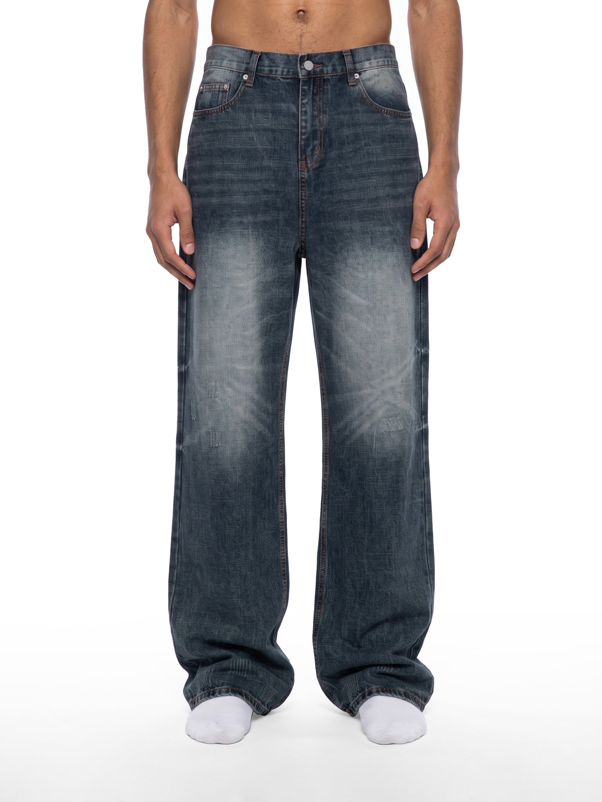Men’s Vintage Wash Denim Jeans washed blue model front view