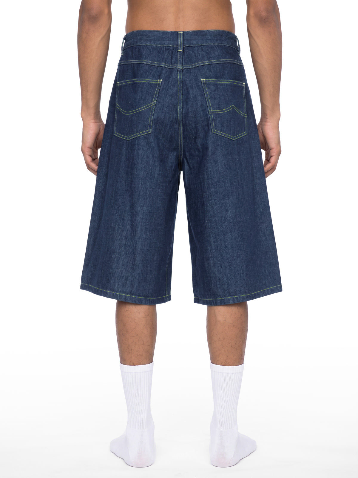 Men’s Vintage Wash Denim Shorts jeans blue model angled back view