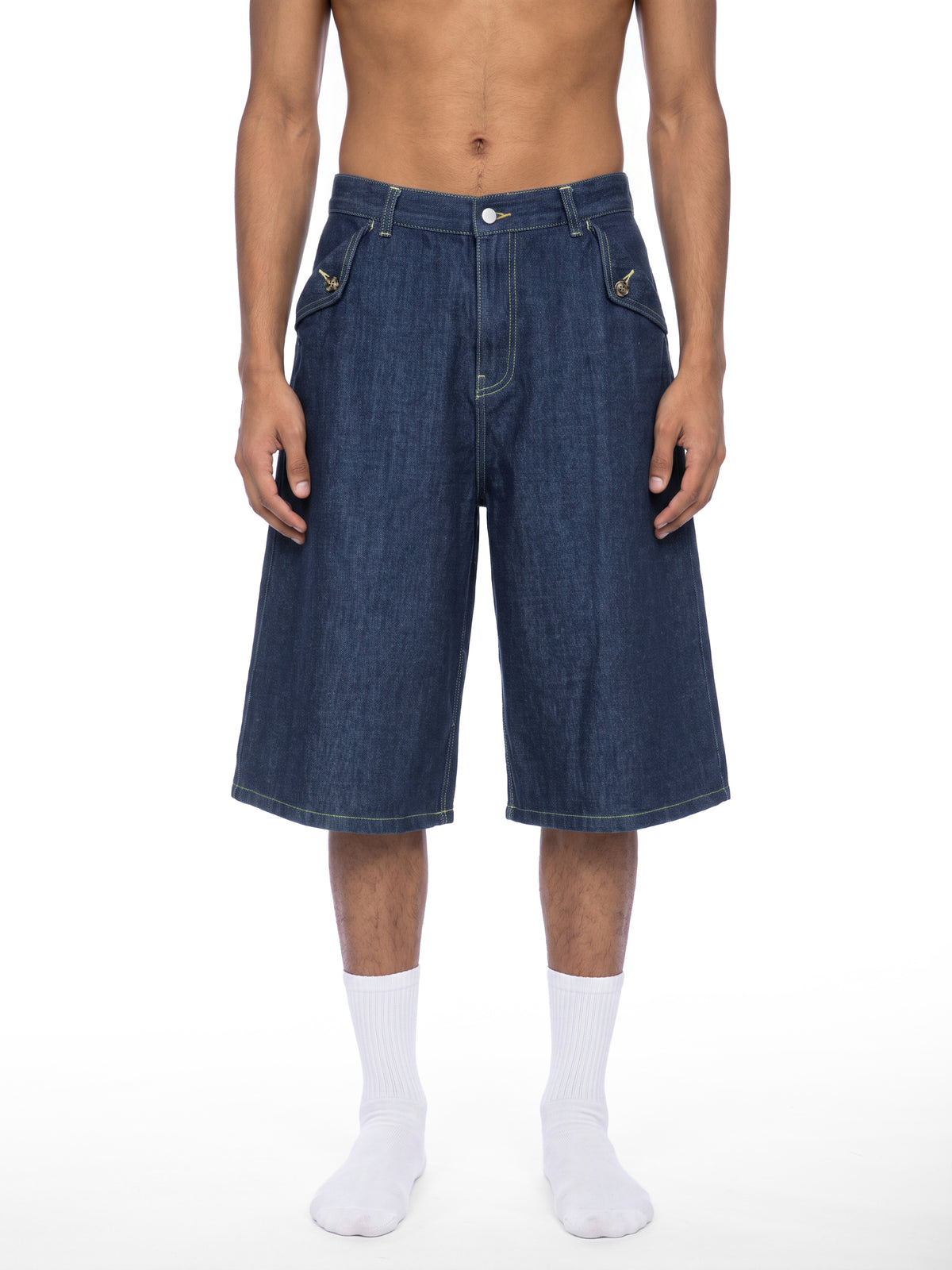Men’s Vintage Wash Denim Shorts jeans blue model front view