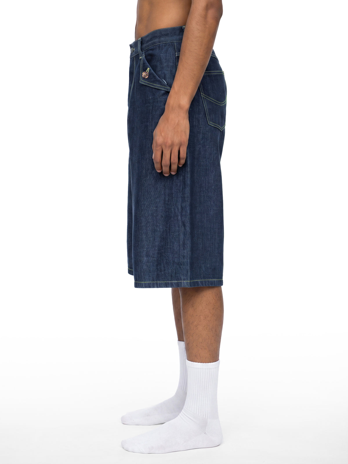 Men’s Vintage Wash Denim Shorts jeans blue model side view