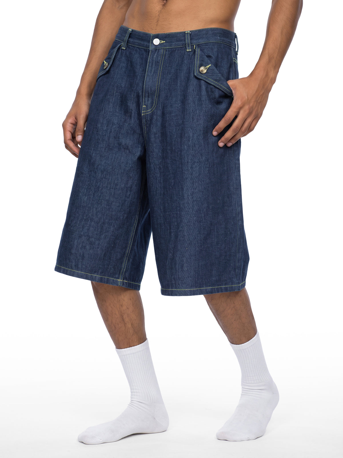 Men’s Vintage Wash Denim Shorts jeans blue model three-quarter view
